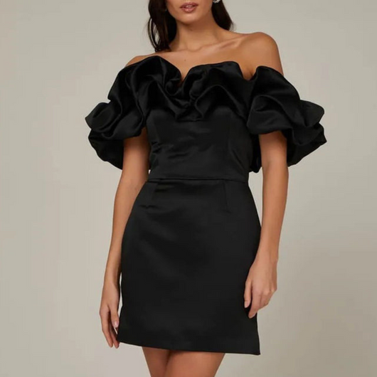 Karin klänning med volanger