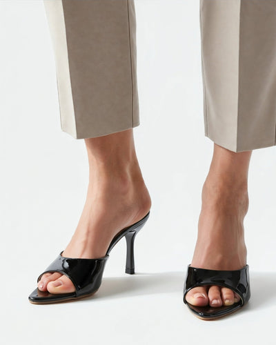 Gia pumps i konstläder