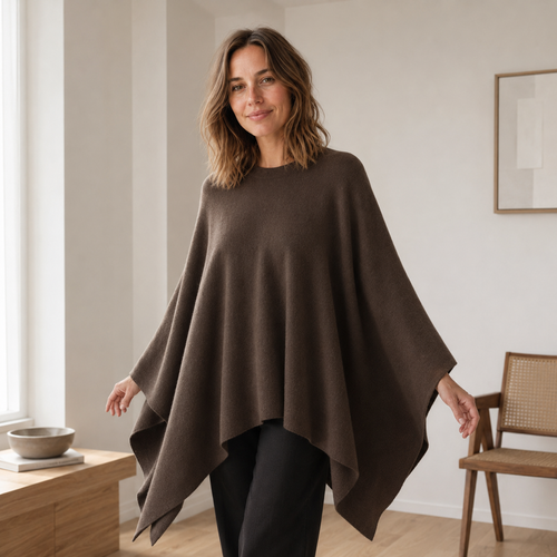 Solveig stickad cape – oversized och mjukt fallande