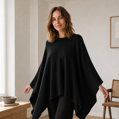 Solveig stickad cape – oversized och mjukt fallande