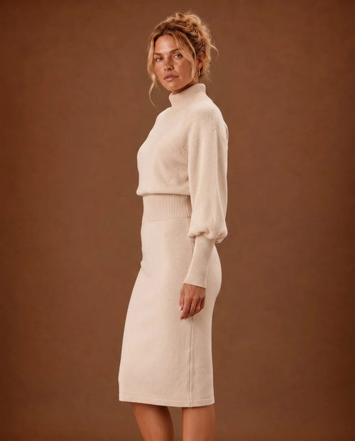 Elodie stickad midiklänning – polokrage – beige