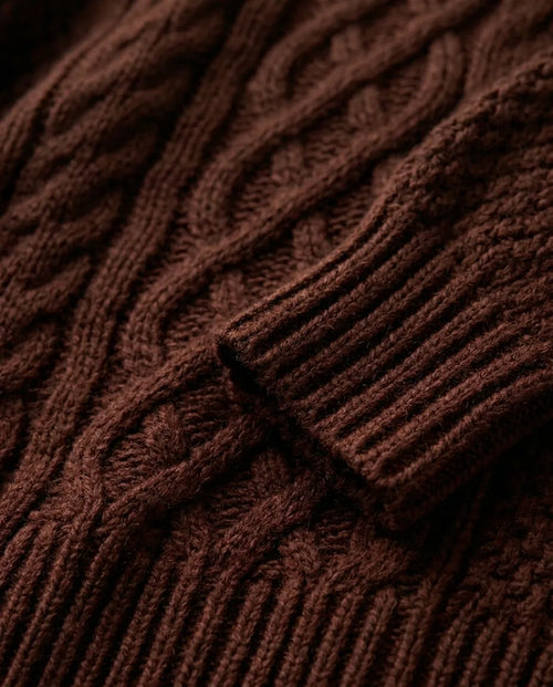 Maren kabelstickad klänning – oversized i minilängd – chokladbrun