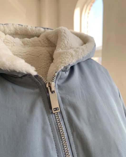 Poppy oversized bomberjacka med huva – rökblå