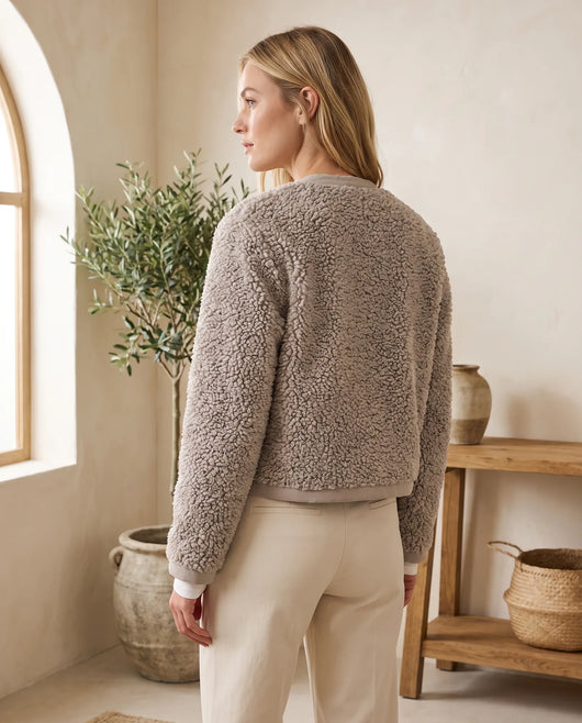Willa kort teddyjacka – ljus taupe