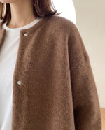 Wren stickad kofta – oversized med tryckknappar – mörkbrun