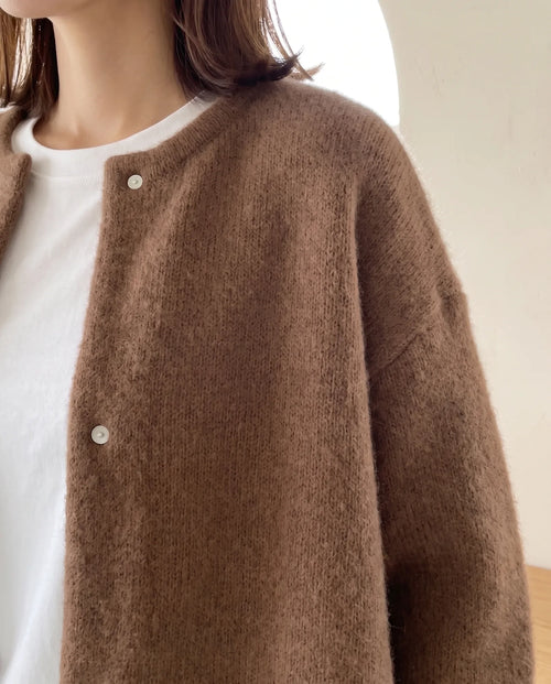 Wren stickad kofta – oversized med tryckknappar – mörkbrun