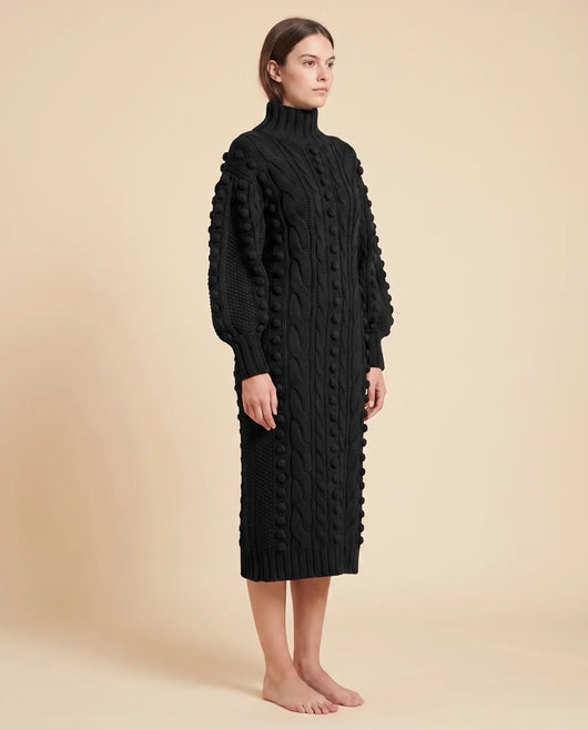 Viola stickad midiklänning – polokrage och kabel