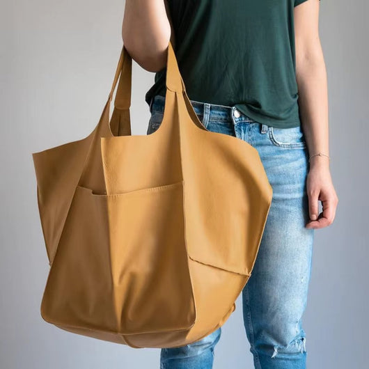 Charlotte shoppingväska i konstläder