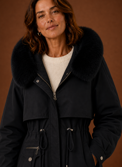 Parka med fuskpälskant på huvan