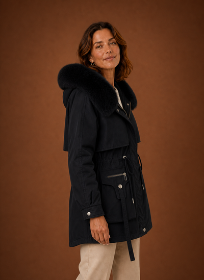 Parka med fuskpälskant på huvan