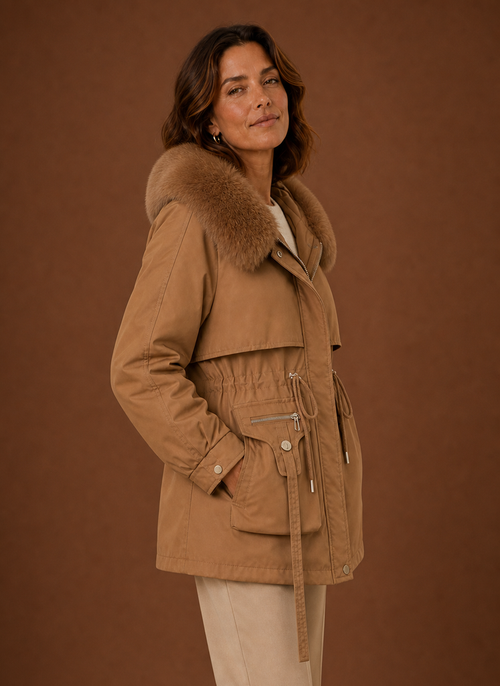 Parka med fuskpälskant på huvan