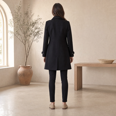 Clara ullkappa – dubbelknäppt och elegant