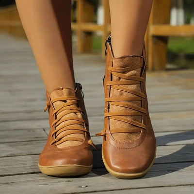 Clara boots i konstläder