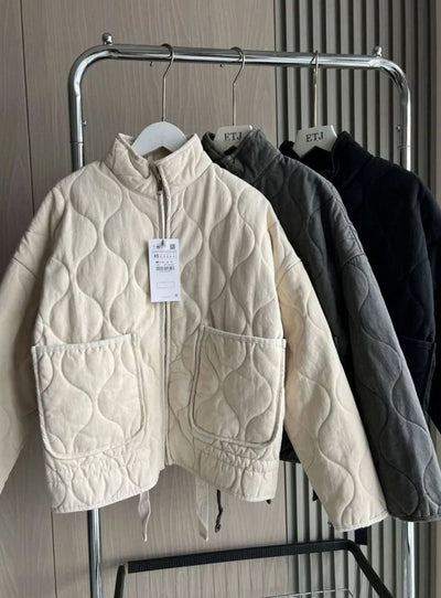 Lena kort quiltad jacka med ståkrage