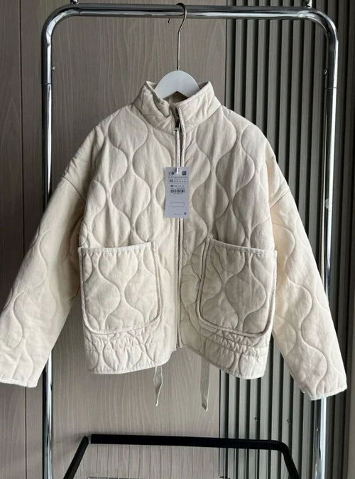 Lena kort quiltad jacka med ståkrage