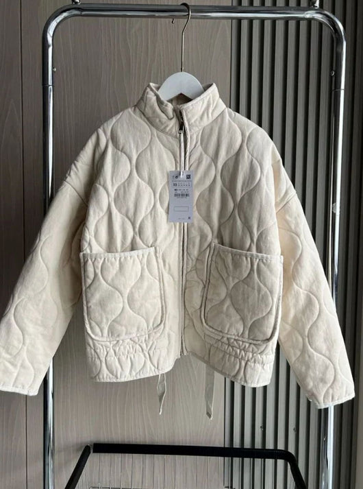 Lena kort quiltad jacka med ståkrage