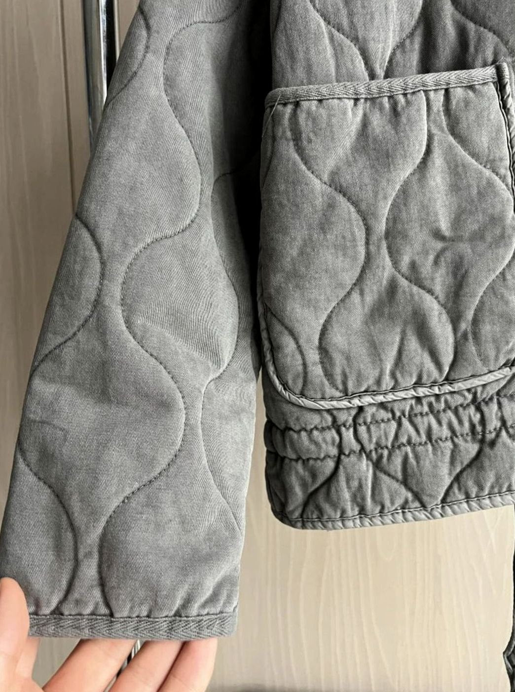 Lena kort quiltad jacka med ståkrage