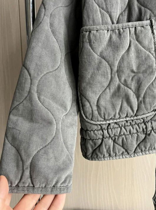 Lena kort quiltad jacka med ståkrage