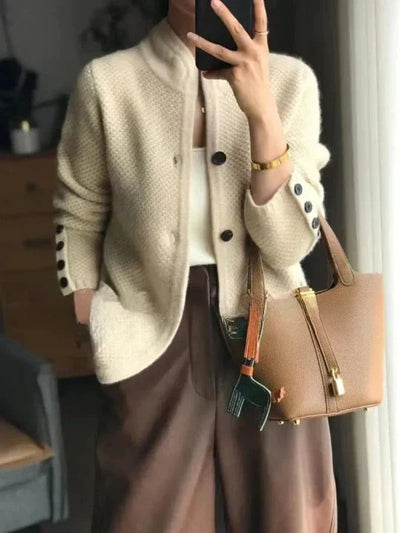 Johanna stickad kofta i stickat – beige