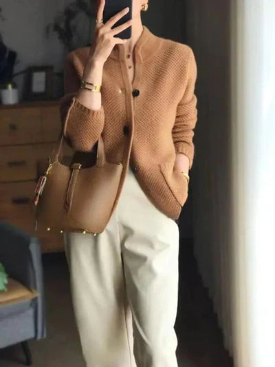 Johanna stickad kofta i stickat – beige