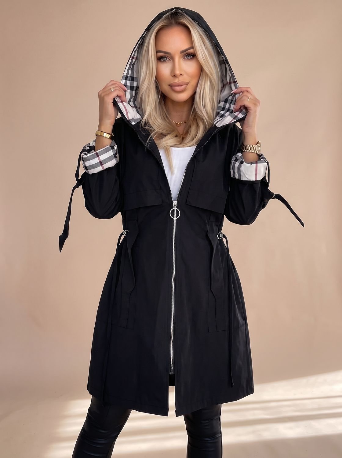 Luisa modern trenchcoat med huva och skärp