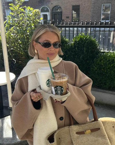 Marie oversized ullkappa – knäppning i höstfärger