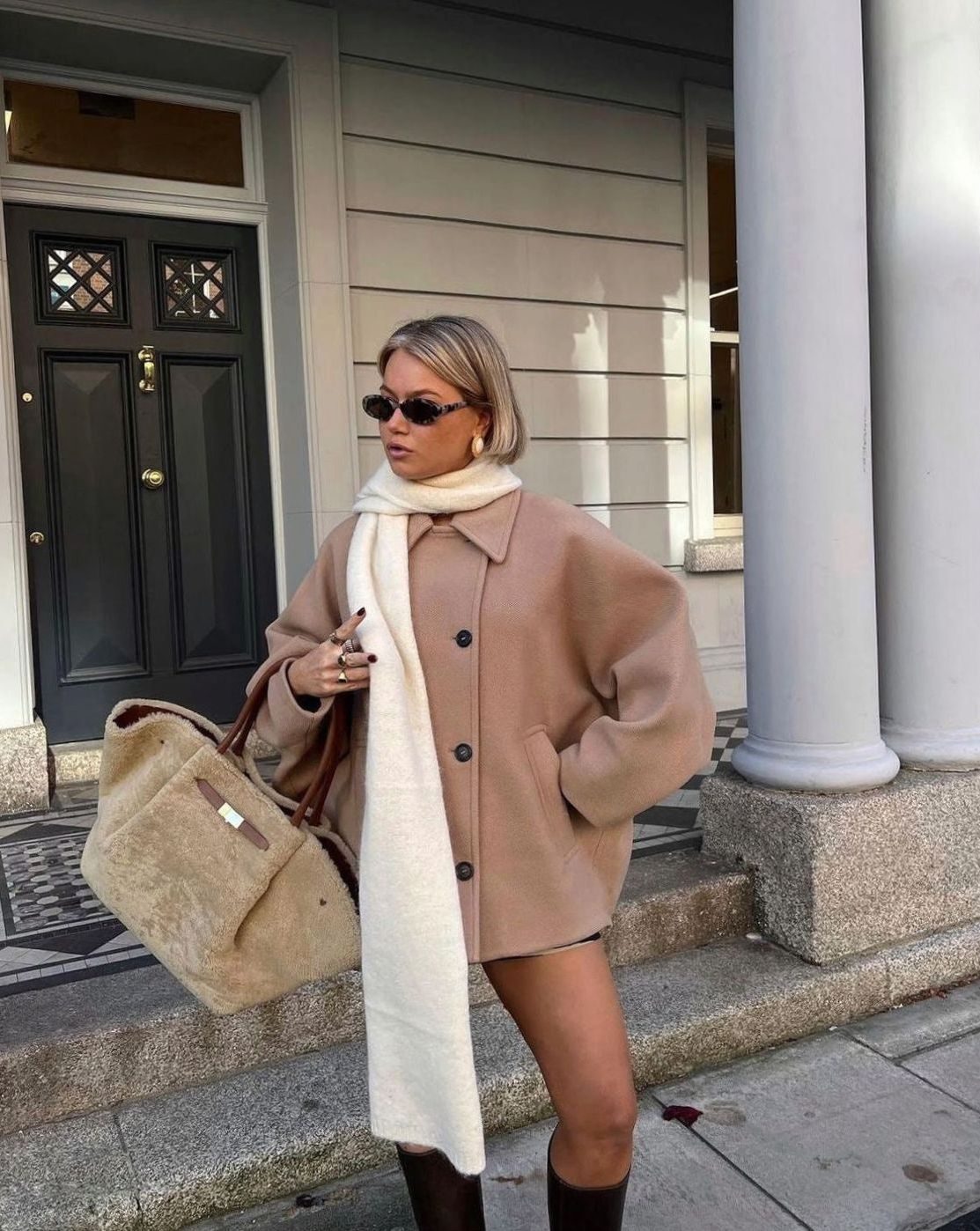 Marie oversized ullkappa – knäppning i höstfärger