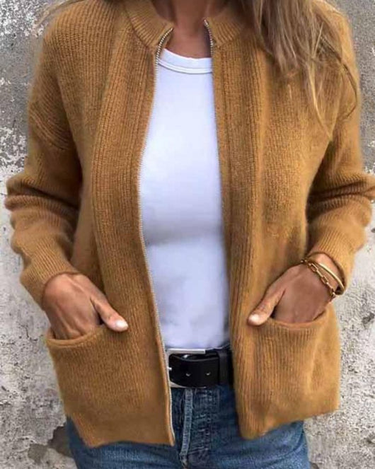 Clara stickad kofta i stickat med fickor