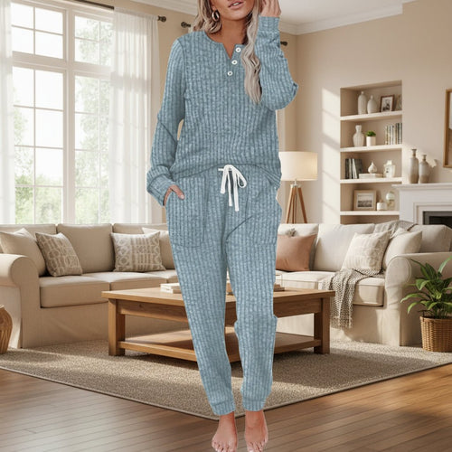 Annika set i stickat