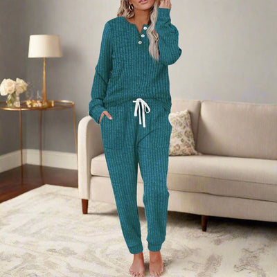 Annika set i stickat