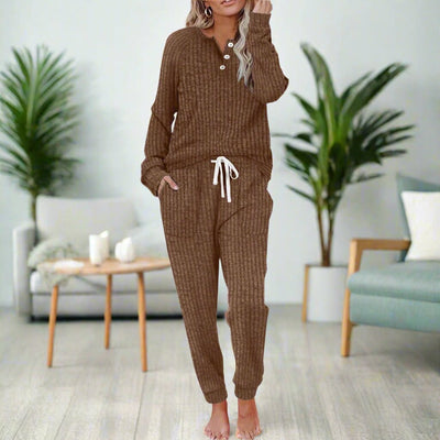 Annika set i stickat