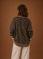Kofta med leopardmönster – V-ringning