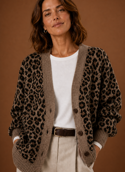 Kofta med leopardmönster – V-ringning