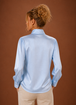 Blus i satinlook med rosett