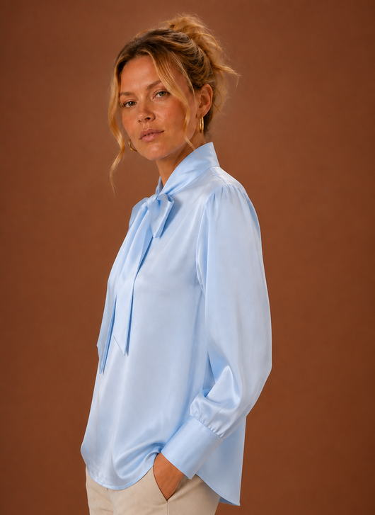 Blus i satinlook med rosett