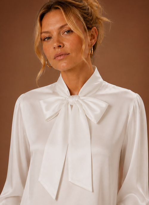 Blus i satinlook med rosett