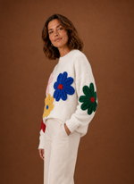 Oversizad stickad tröja – blommönster