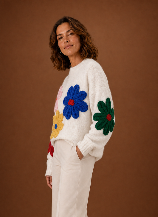 Oversizad stickad tröja – blommönster